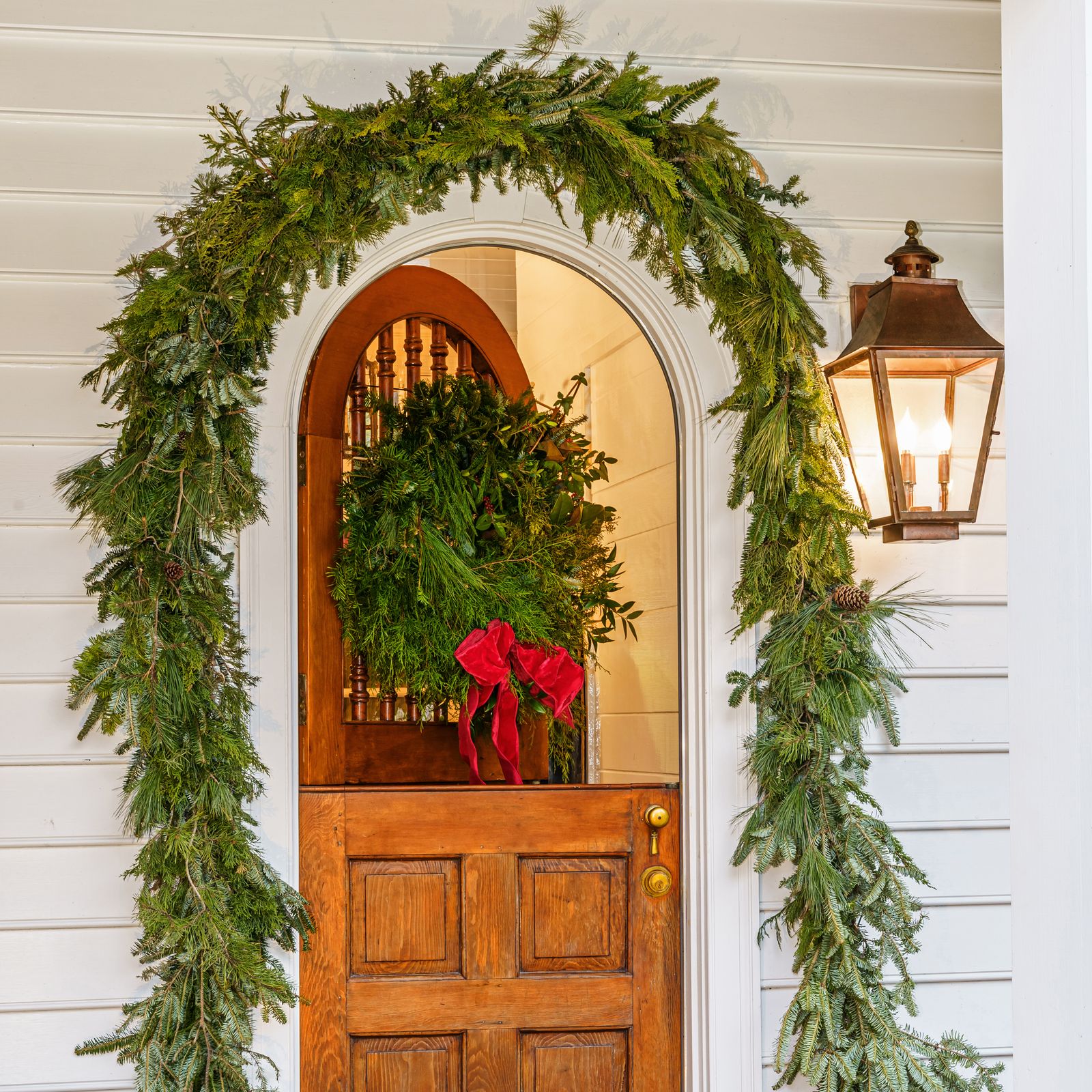 9 Christmas Wreath Ideas to Welcome a Steady Stream of Holiday Guests